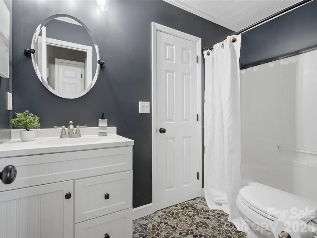 127 W Bank Drive Charlotte NC 28214