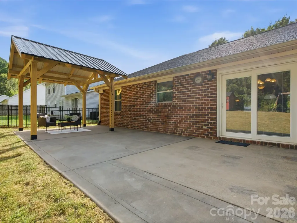127 W Bank Drive Charlotte NC 28214