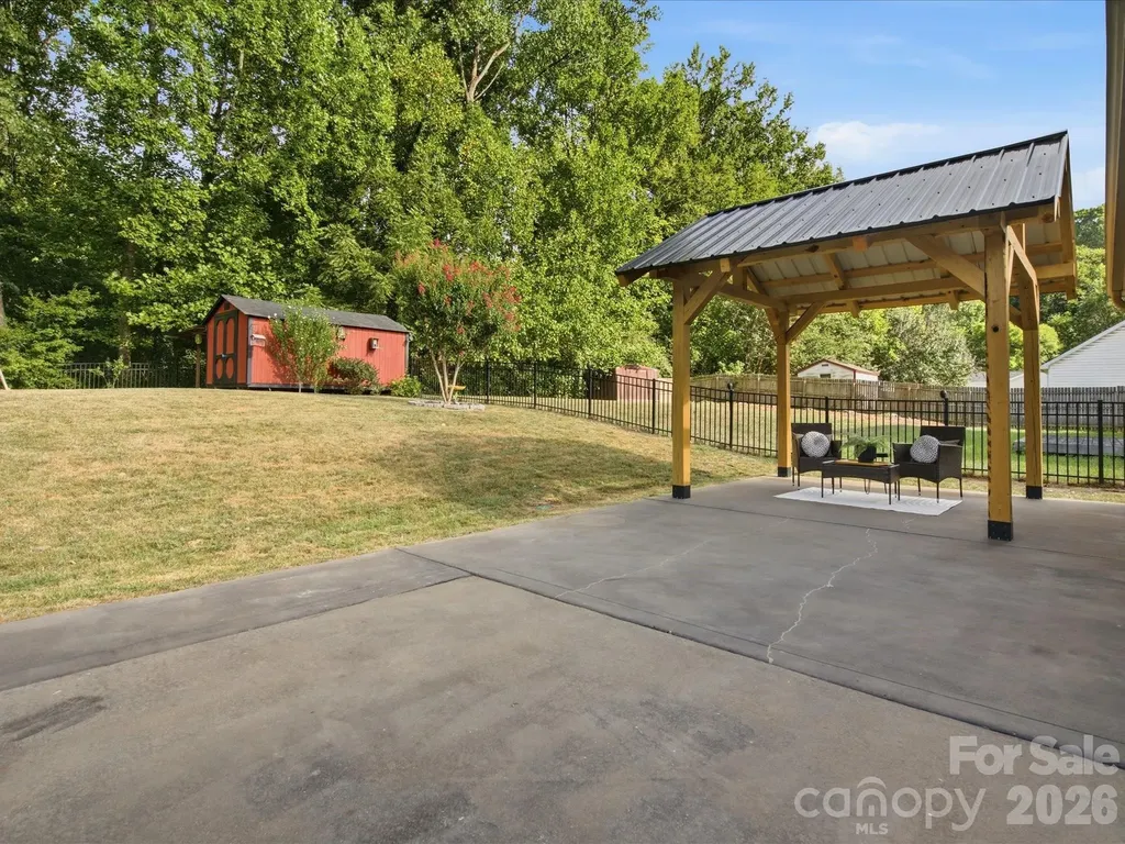 127 W Bank Drive Charlotte NC 28214