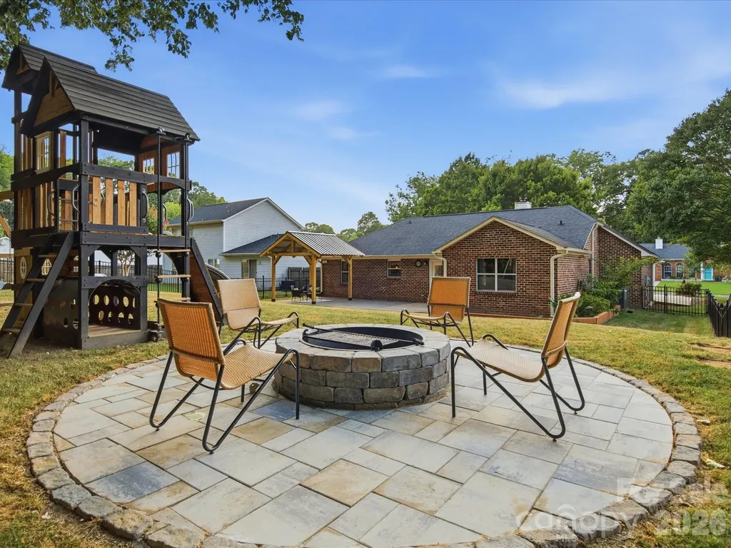 127 W Bank Drive Charlotte NC 28214
