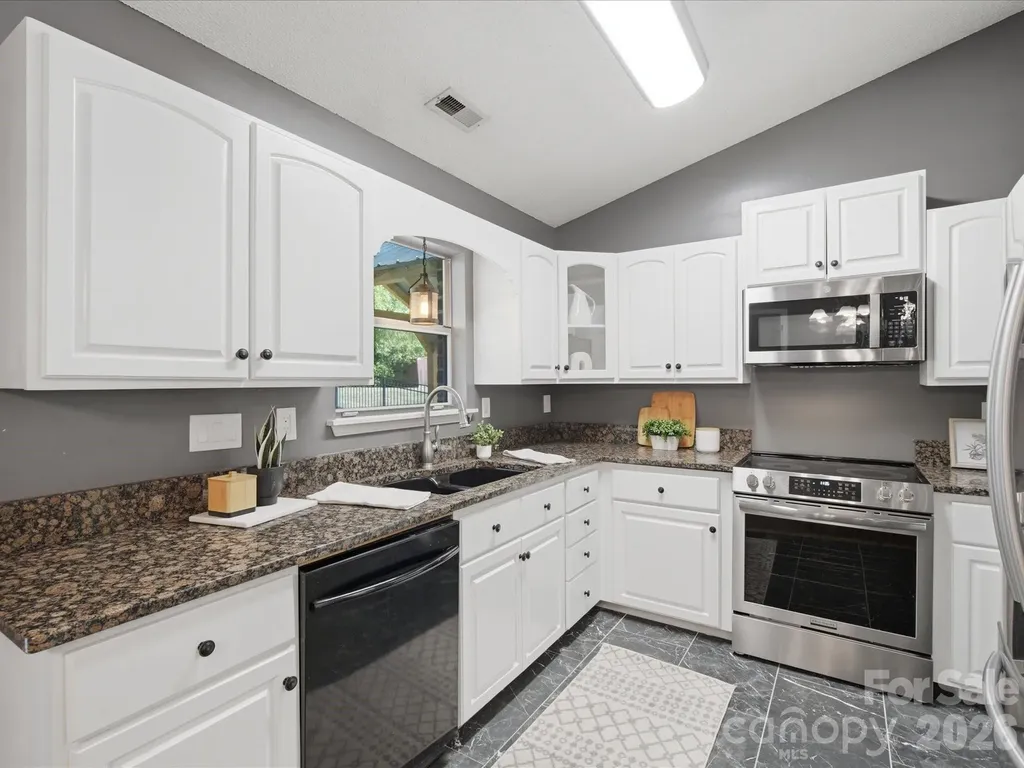 127 W Bank Drive Charlotte NC 28214