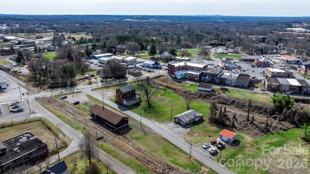 53 2nd Avenue N Taylorsville NC 28681