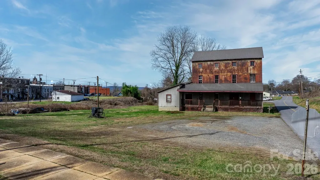 53 2nd Avenue N Taylorsville NC 28681