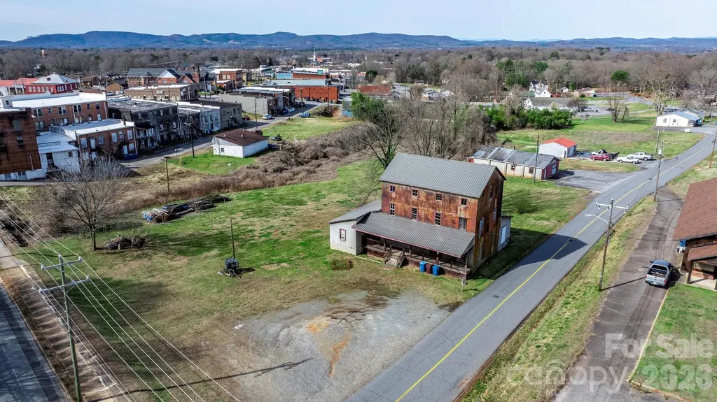 53 2nd Avenue N Taylorsville NC 28681