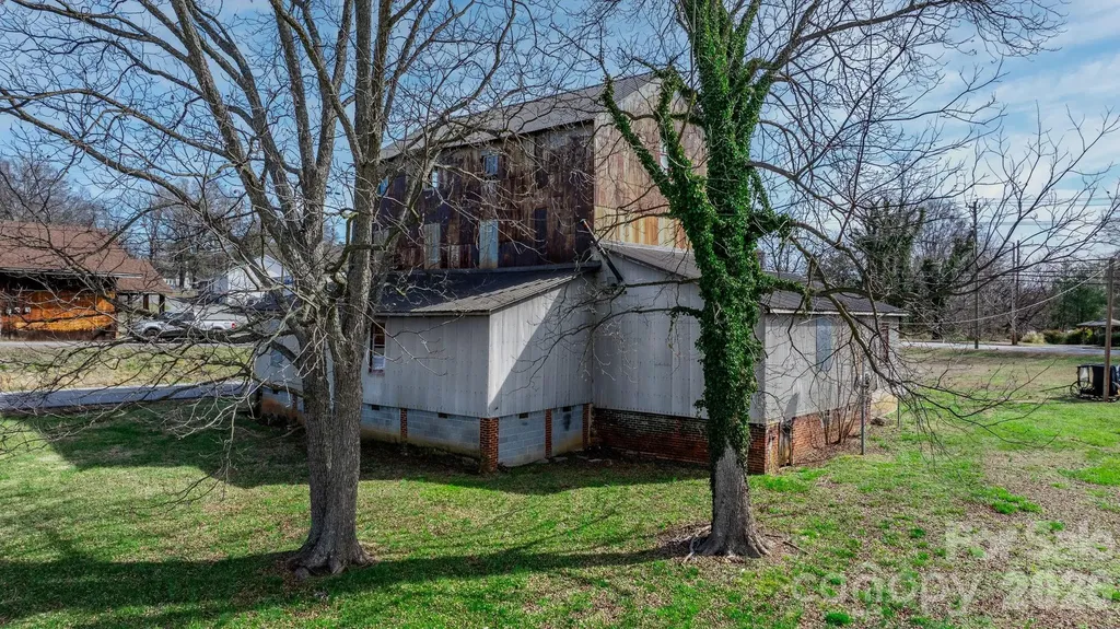 53 2nd Avenue N Taylorsville NC 28681