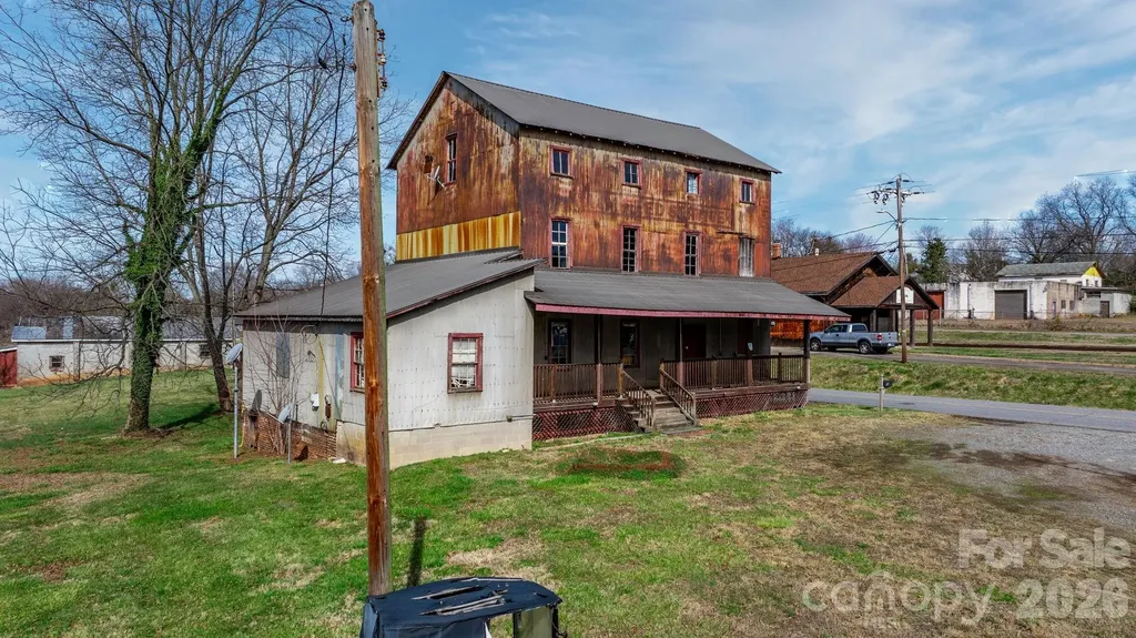 53 2nd Avenue N Taylorsville NC 28681