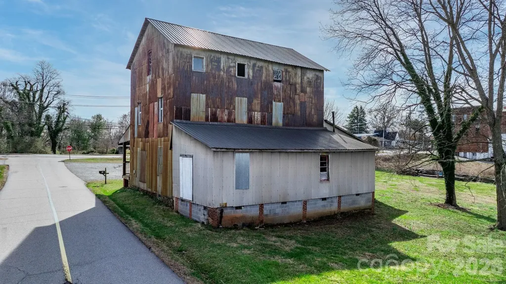 53 2nd Avenue N Taylorsville NC 28681