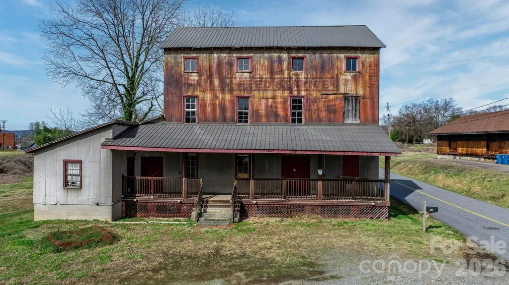 53 2nd Avenue N Taylorsville NC 28681
