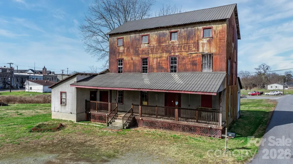 53 2nd Avenue N Taylorsville NC 28681