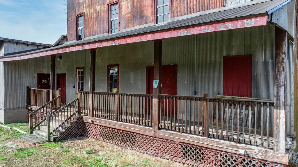 53 2nd Avenue N Taylorsville NC 28681