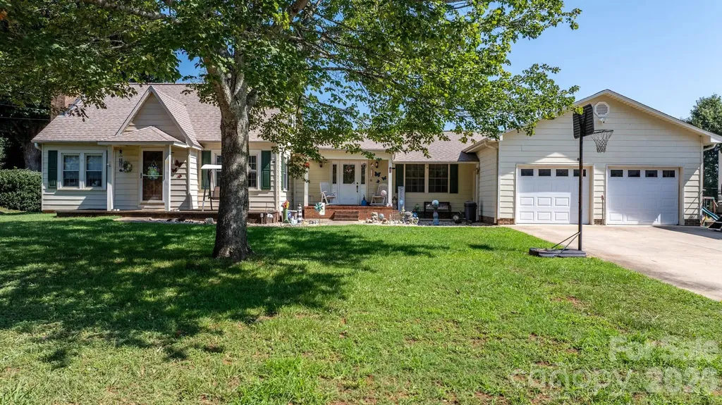 2504 Brentwood Circle Lenoir NC 28645
