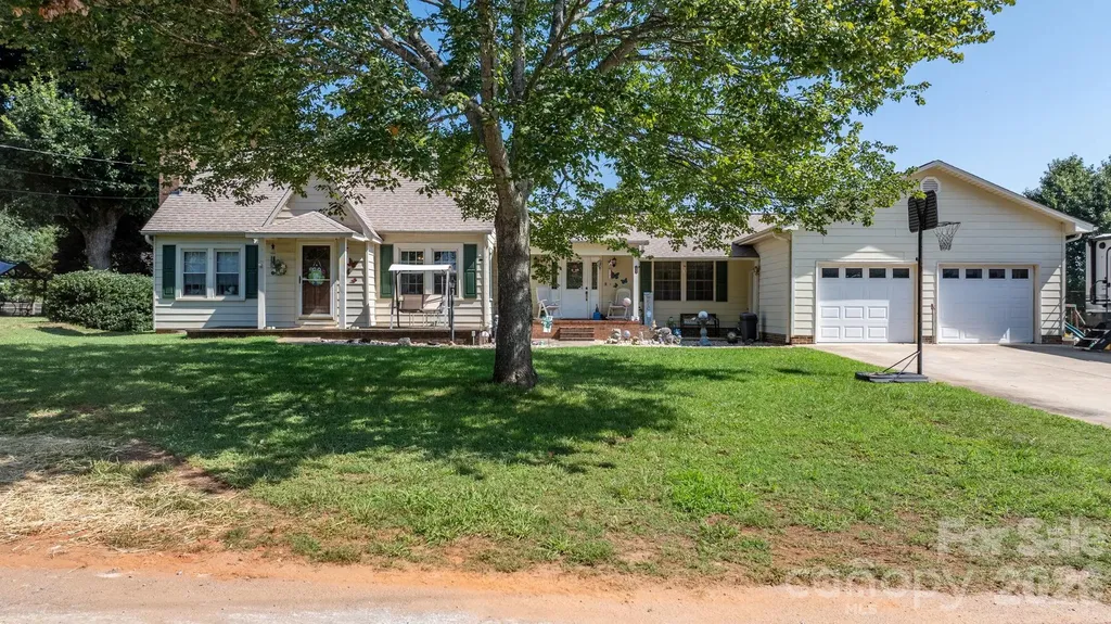 2504 Brentwood Circle Lenoir NC 28645