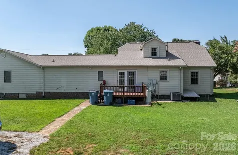 2504 Brentwood Circle Lenoir NC 28645
