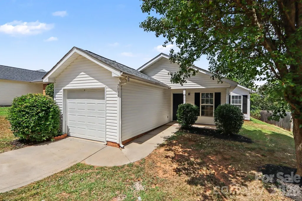 Charlotte NC, 7035 Red Bud Circle