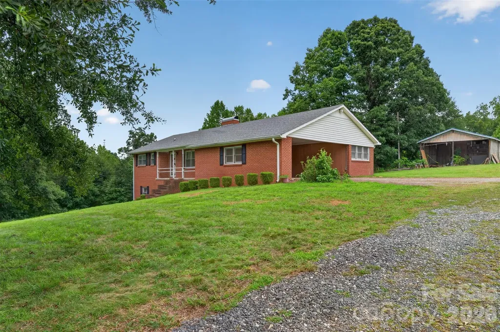 147 B And S Lane Hickory NC 28601