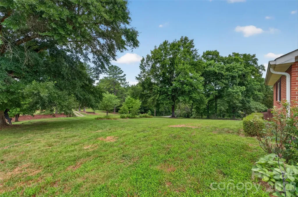 147 B And S Lane Hickory NC 28601