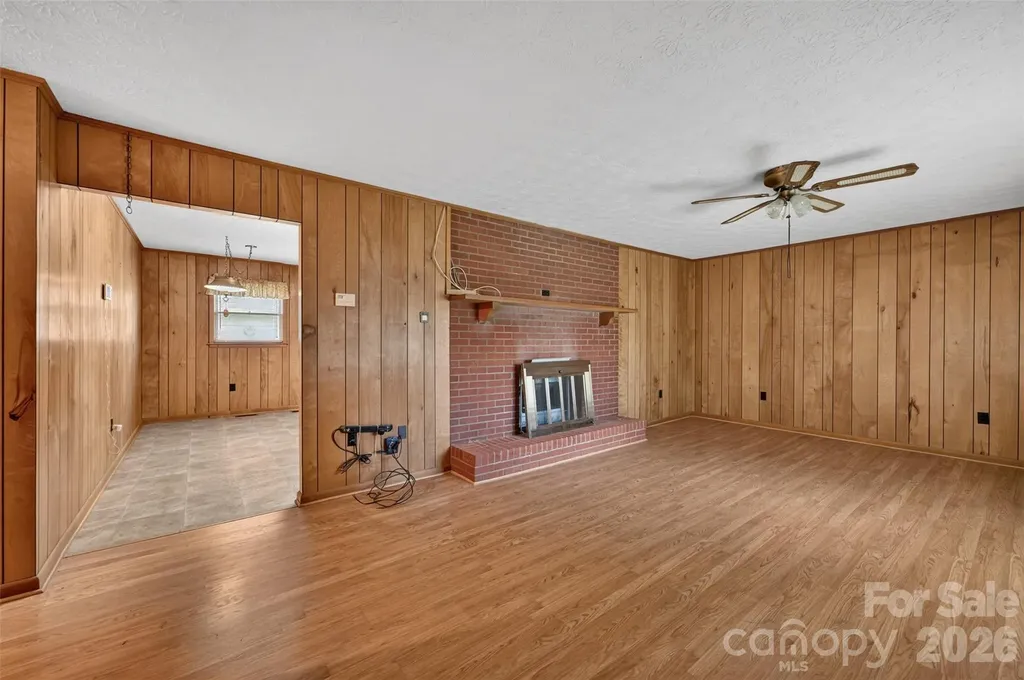147 B And S Lane Hickory NC 28601