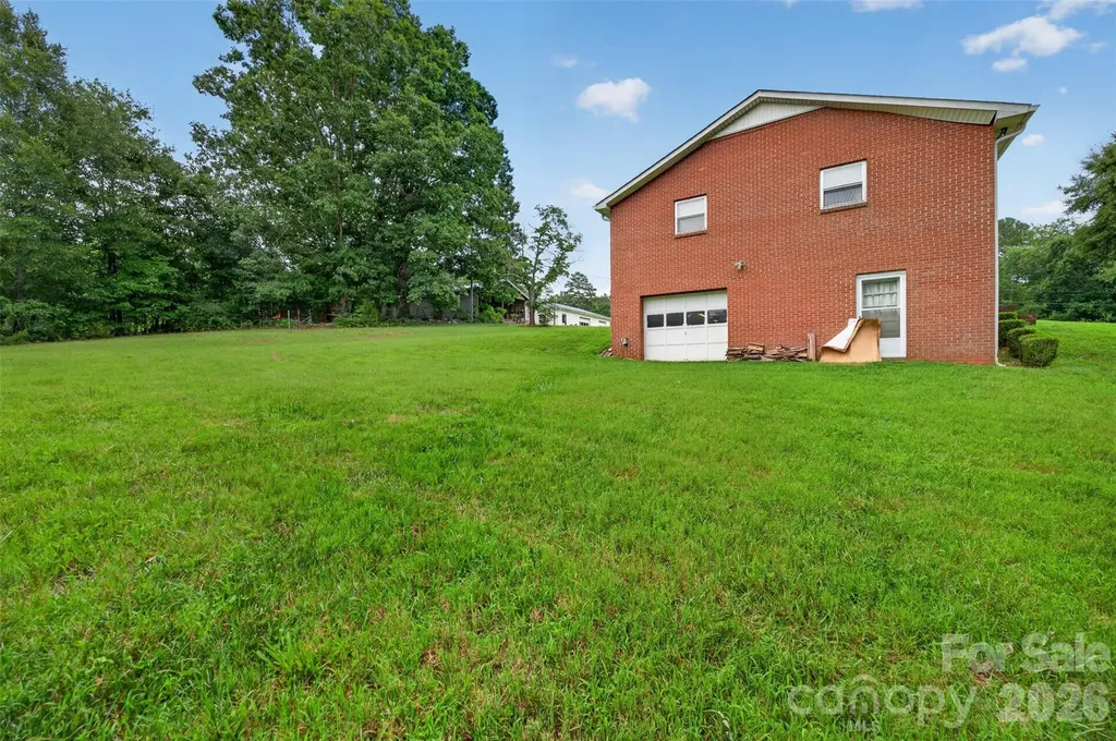 147 B And S Lane Hickory NC 28601