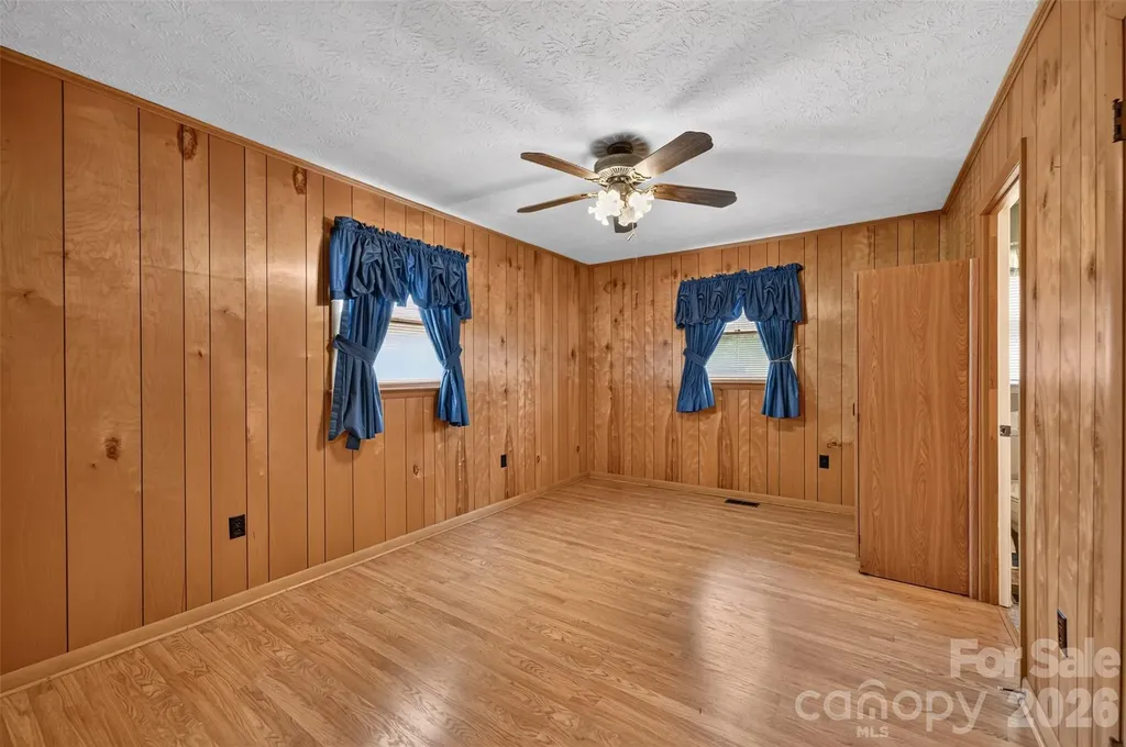 147 B And S Lane Hickory NC 28601