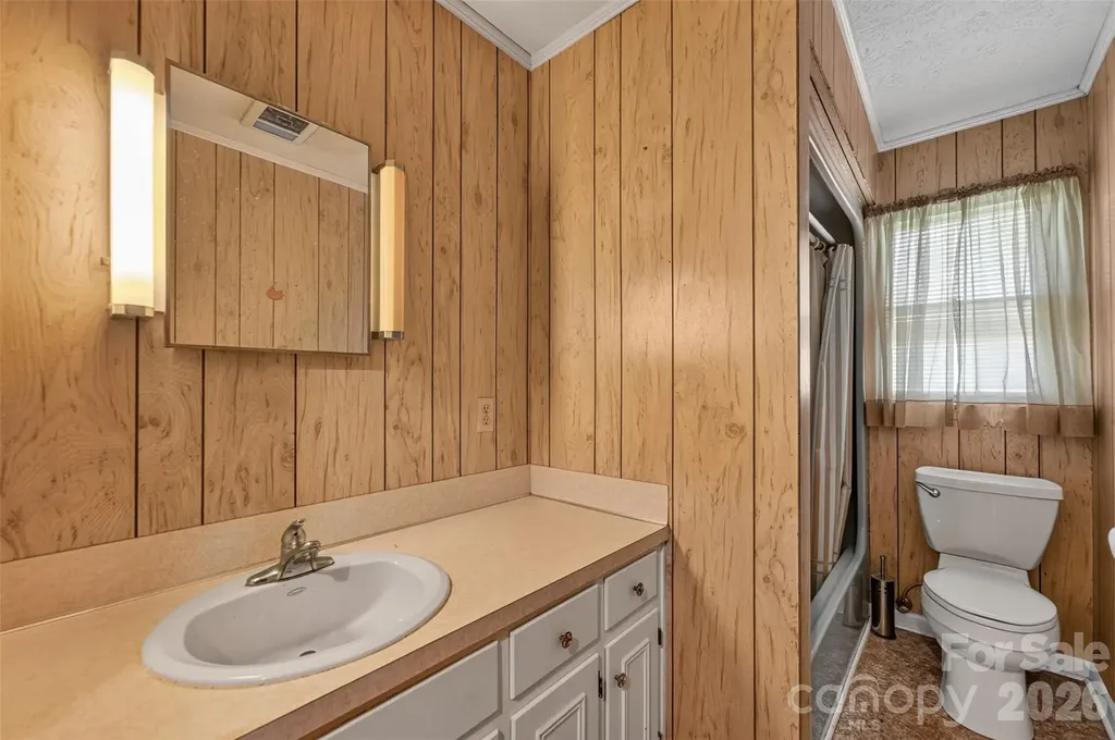 147 B And S Lane Hickory NC 28601