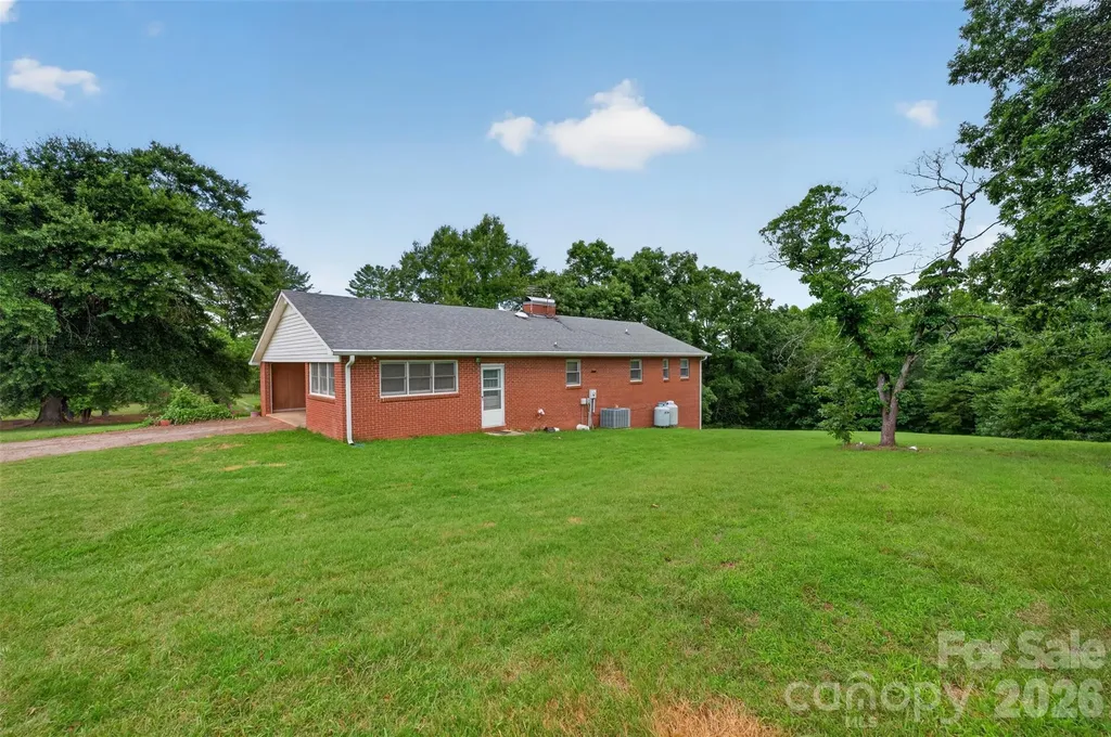 147 B And S Lane Hickory NC 28601