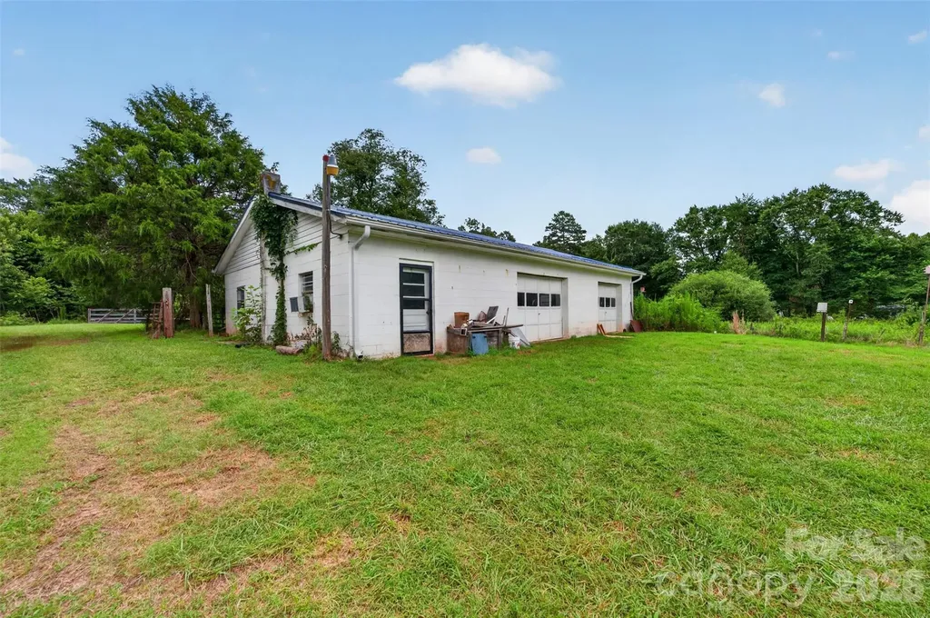 147 B And S Lane Hickory NC 28601