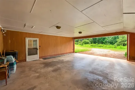 147 B And S Lane Hickory NC 28601