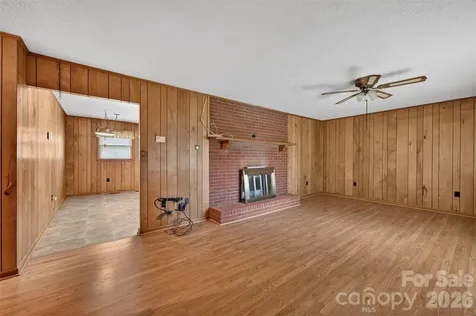 147 B And S Lane Hickory NC 28601