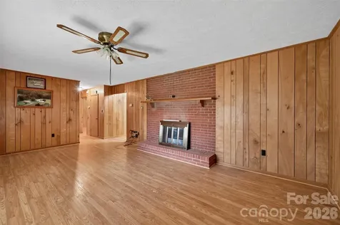 147 B And S Lane Hickory NC 28601