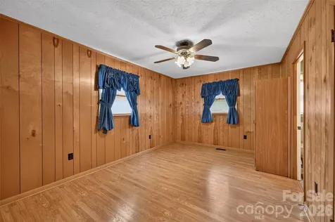 147 B And S Lane Hickory NC 28601