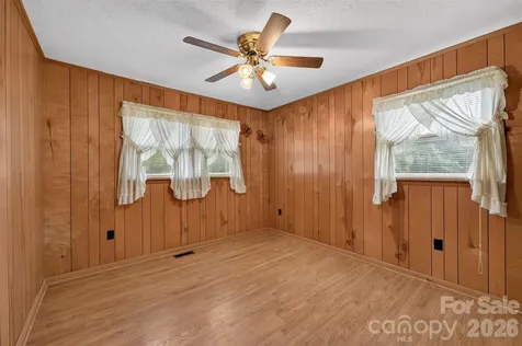 147 B And S Lane Hickory NC 28601