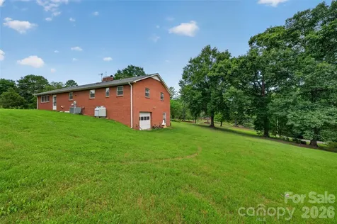 147 B And S Lane Hickory NC 28601