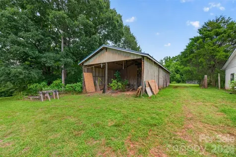 147 B And S Lane Hickory NC 28601