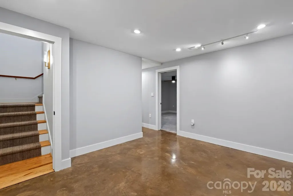 12 Beech Tree Lane Asheville NC 28804
