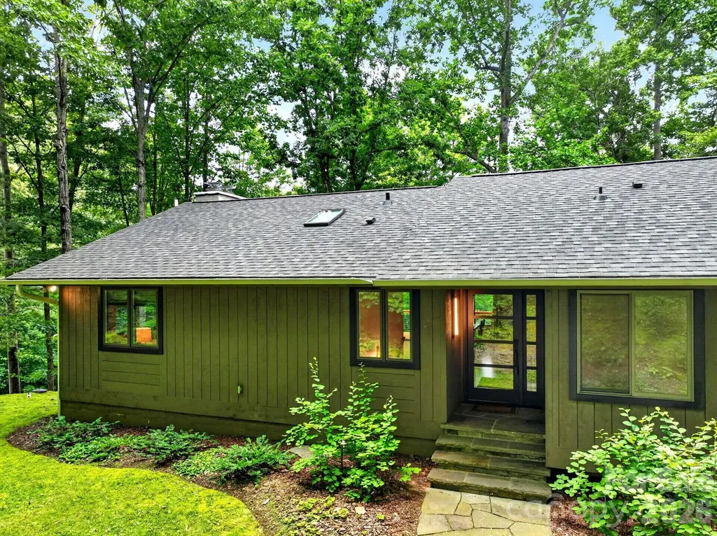 12 Beech Tree Lane Asheville NC 28804