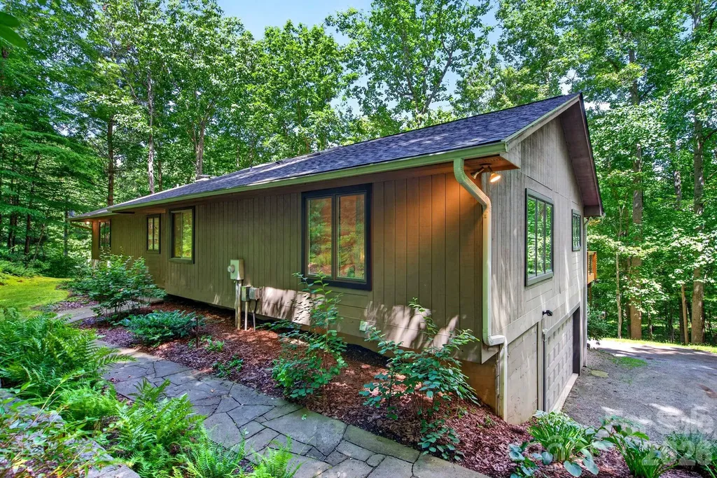 12 Beech Tree Lane Asheville NC 28804