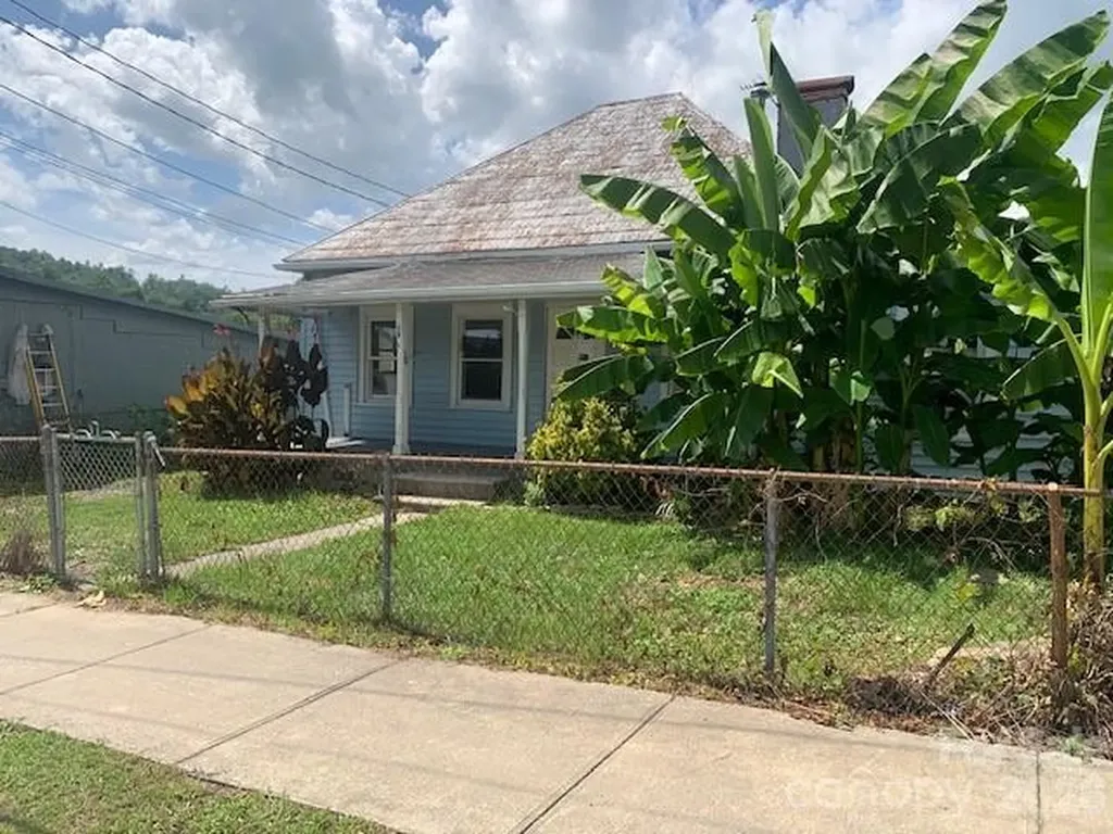 28 W Chestnut Street Rosman NC 28712