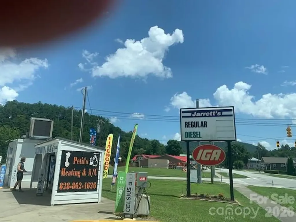 28 W Chestnut Street Rosman NC 28712