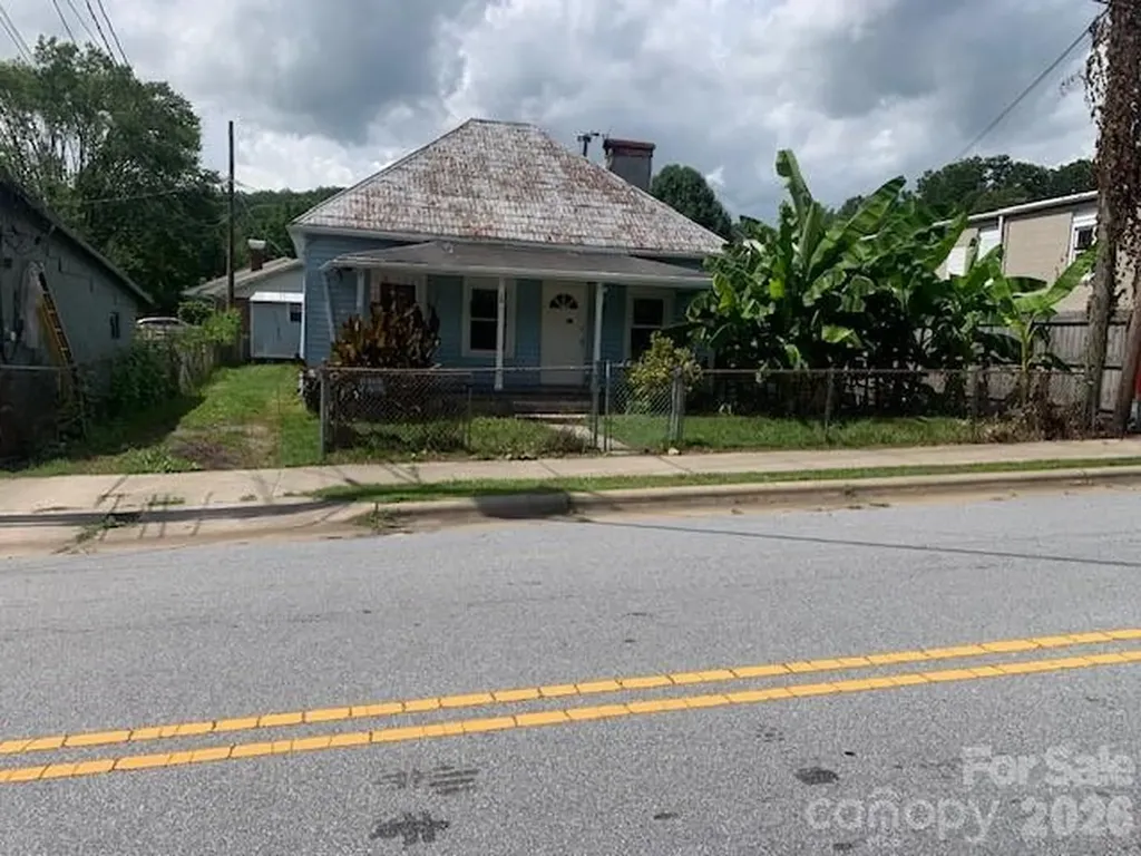 28 W Chestnut Street Rosman NC 28712
