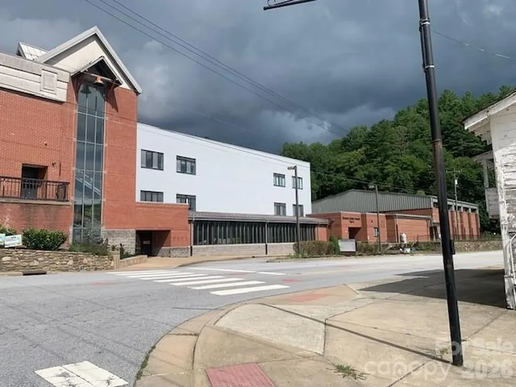 28 W Chestnut Street Rosman NC 28712