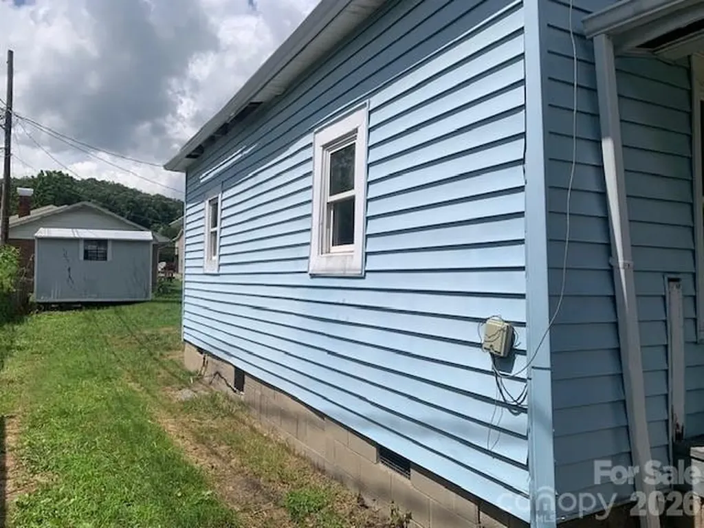 28 W Chestnut Street Rosman NC 28712