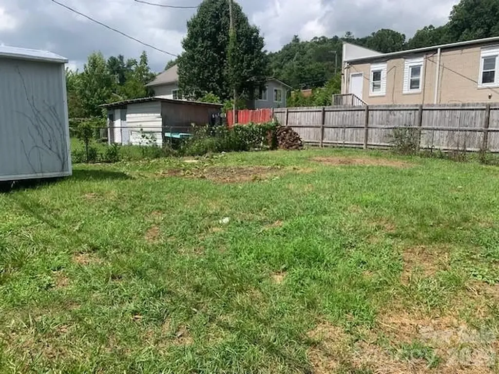 28 W Chestnut Street Rosman NC 28712
