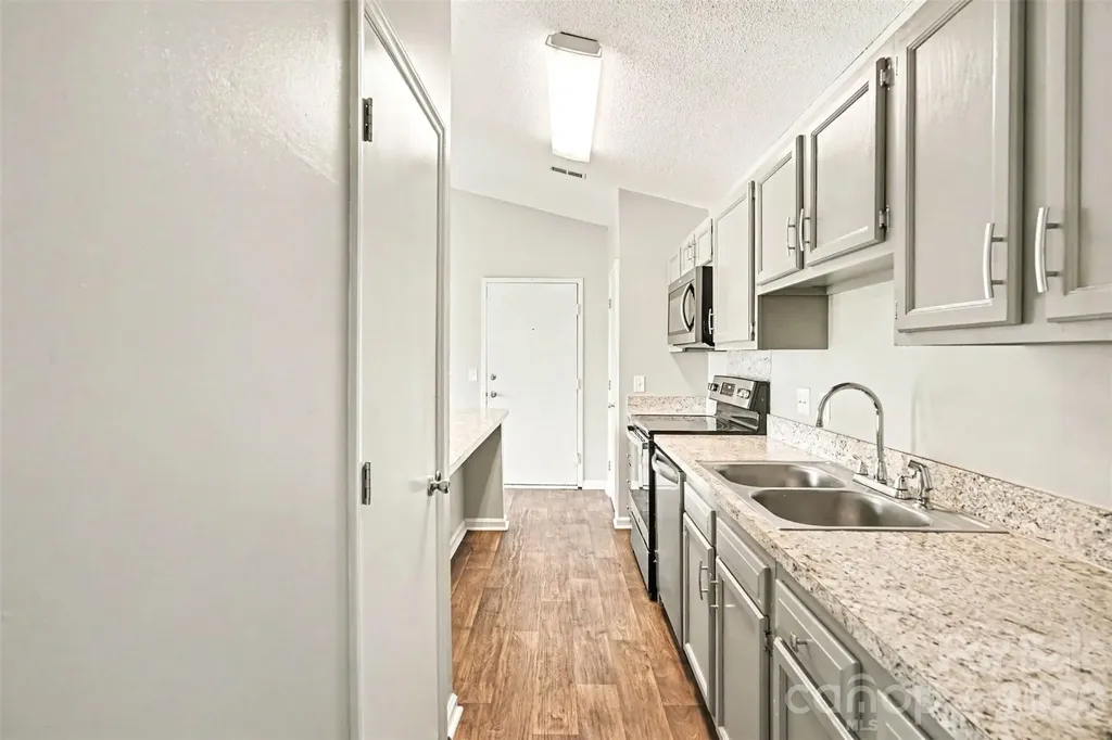 6165 Meadow Rose Lane Charlotte NC 28215