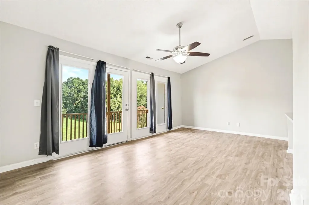 6165 Meadow Rose Lane Charlotte NC 28215