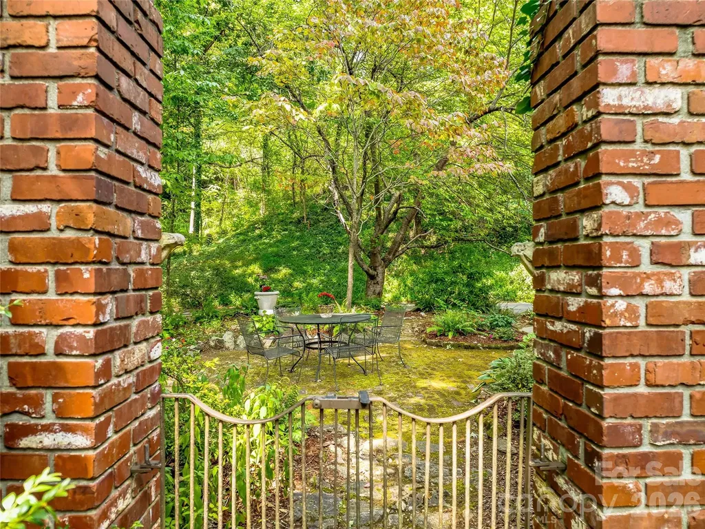 5 Hillcrest Road E Asheville NC 28804
