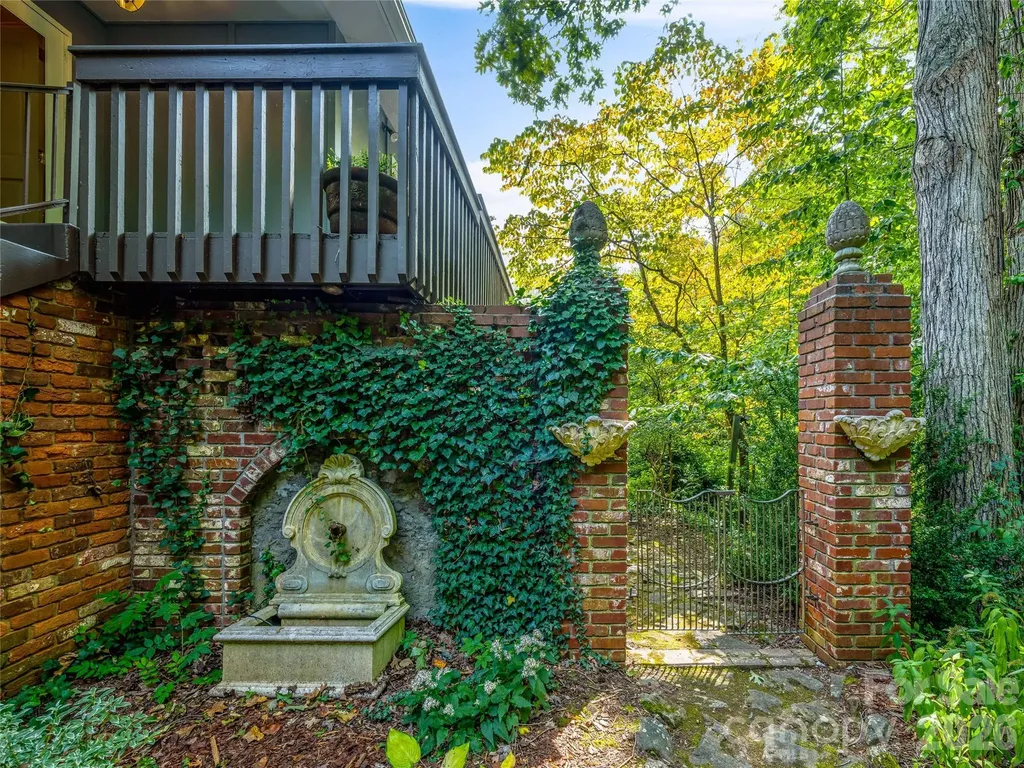 5 Hillcrest Road E Asheville NC 28804
