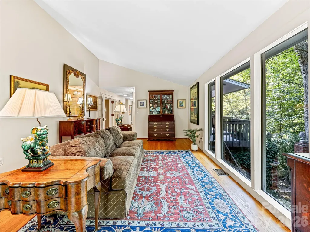 5 Hillcrest Road E Asheville NC 28804