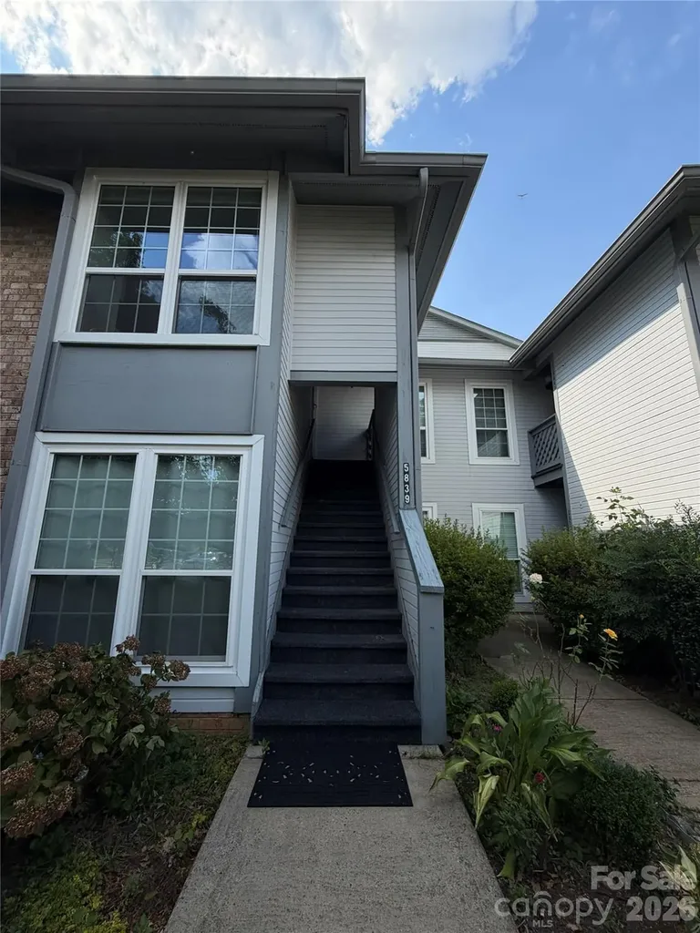 5839 Harris Grove Lane Charlotte NC 28212
