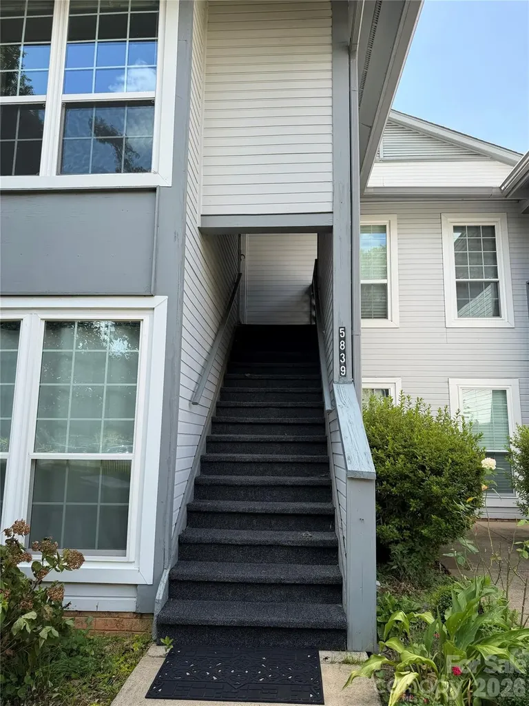 5839 Harris Grove Lane Charlotte NC 28212