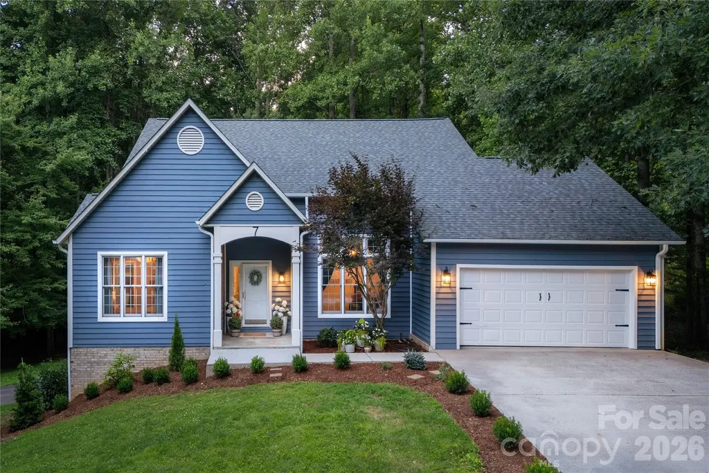 7 Oak Hollow Drive Asheville NC 28805
